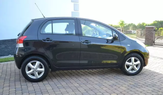 TOYOTA Yaris 