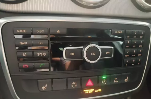 MERCEDES-BENZ GLA 
