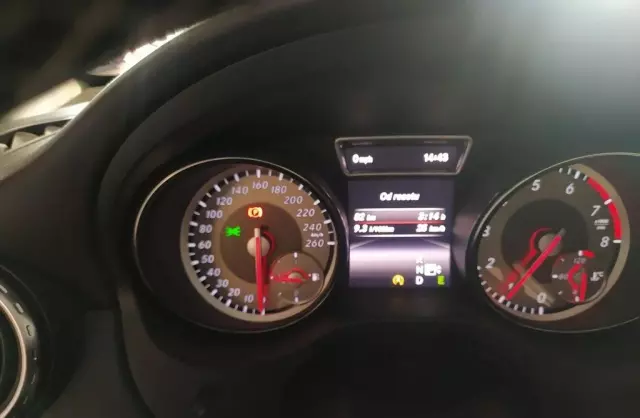 MERCEDES-BENZ GLA 