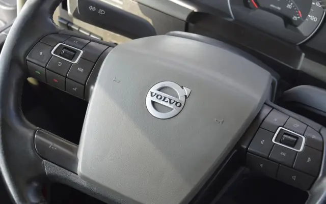 VOLVO FH500 / FULL ADR / HYDRAULIKA / EURO 6 / ACC / LEDY / ALUFELGI / FULL SPOILERY / SERWISOWANY / SPROWADZONY 