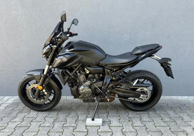 YAMAHA MT 