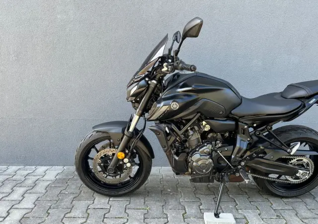 YAMAHA MT 