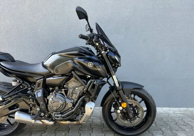 YAMAHA MT 