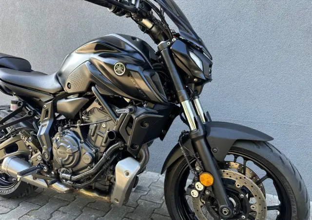 YAMAHA MT 