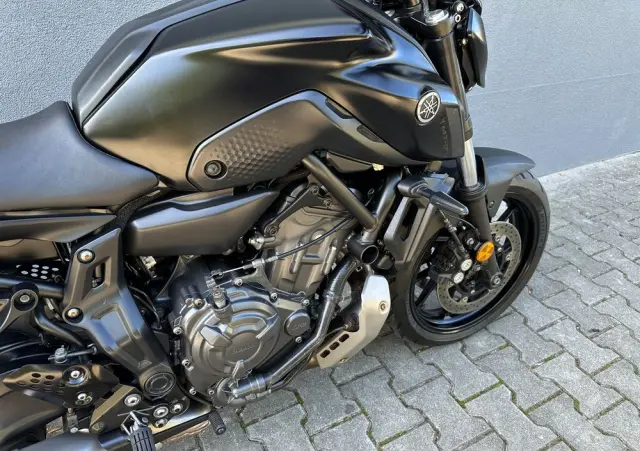 YAMAHA MT 