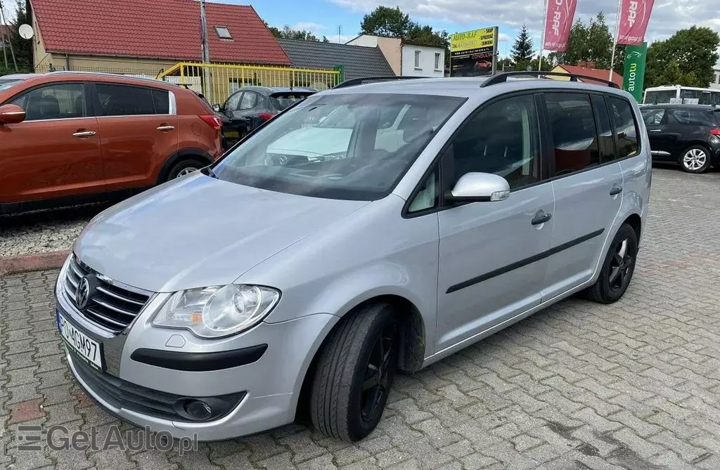 VOLKSWAGEN Touran 