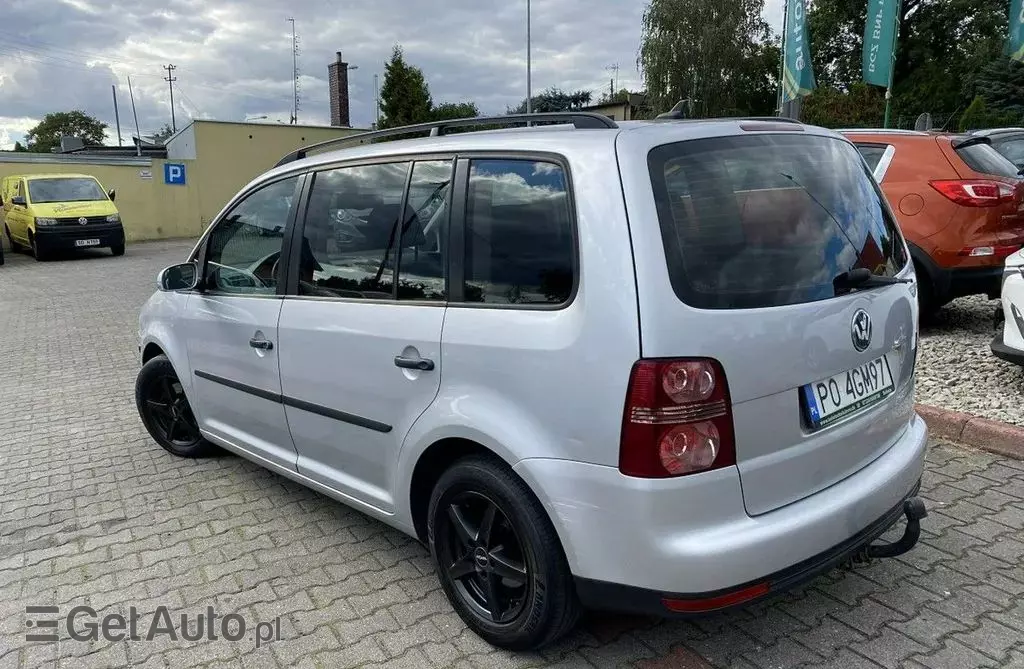 VOLKSWAGEN Touran 