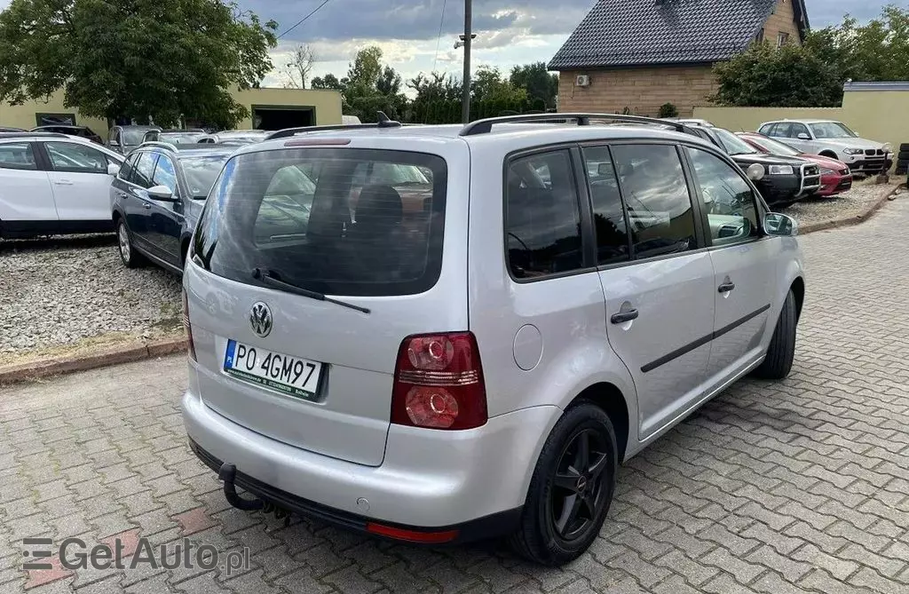 VOLKSWAGEN Touran 