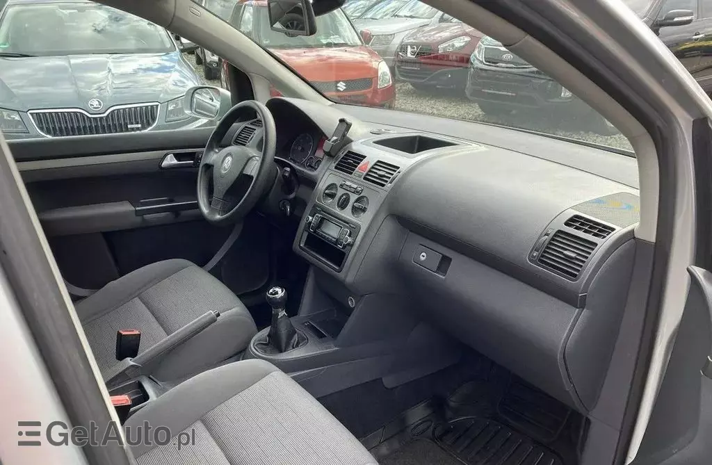 VOLKSWAGEN Touran 