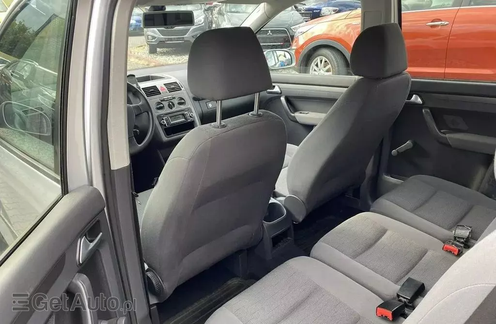 VOLKSWAGEN Touran 