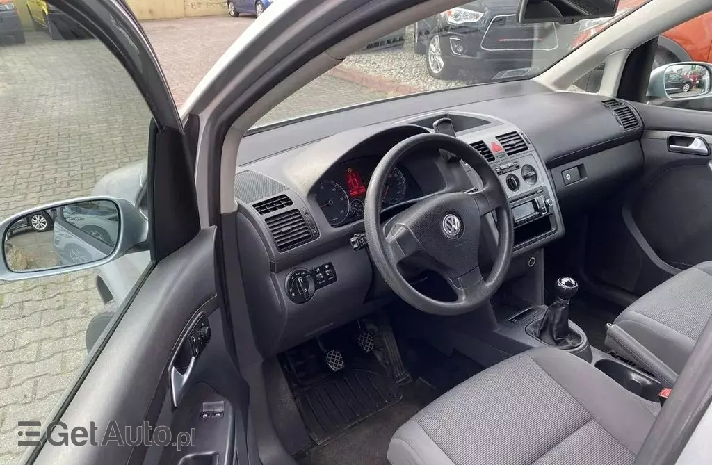 VOLKSWAGEN Touran 