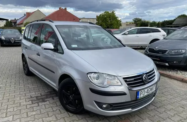 VOLKSWAGEN Touran 