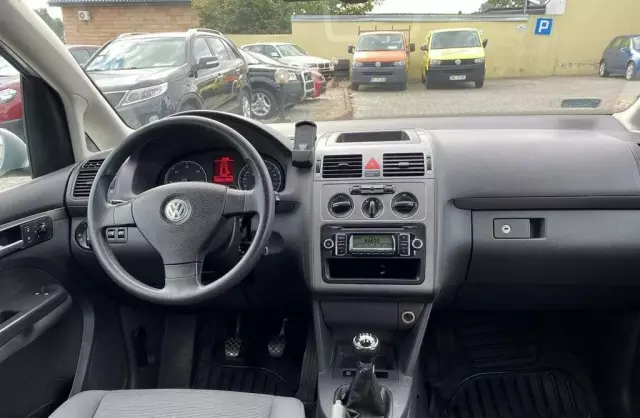 VOLKSWAGEN Touran 