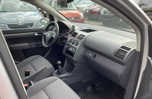 VOLKSWAGEN Touran 