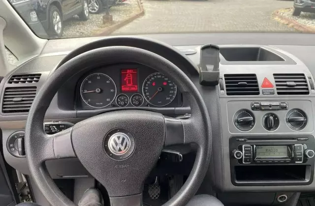 VOLKSWAGEN Touran 