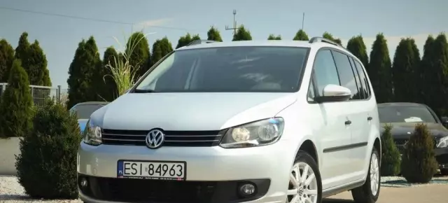 VOLKSWAGEN Touran 