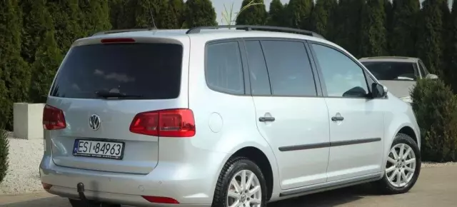 VOLKSWAGEN Touran 