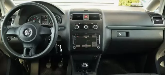VOLKSWAGEN Touran 