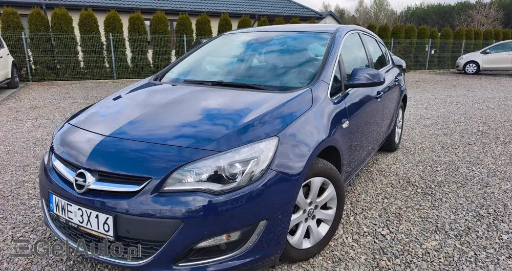 OPEL Astra 1.6 Design Edition