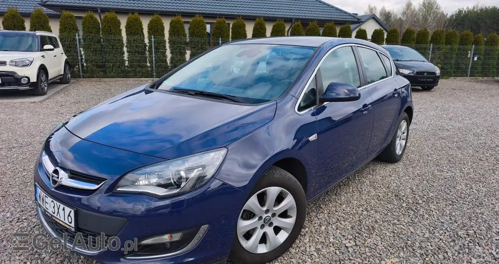OPEL Astra 1.6 Design Edition