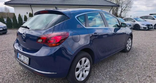 OPEL Astra 1.6 Design Edition