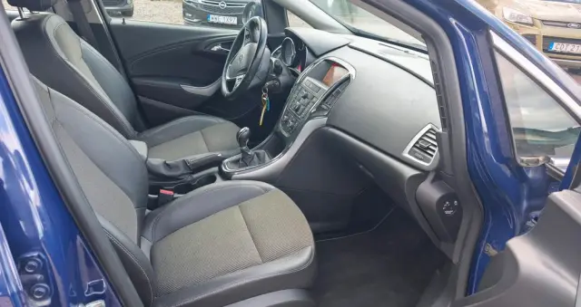 OPEL Astra 1.6 Design Edition