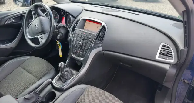 OPEL Astra 1.6 Design Edition