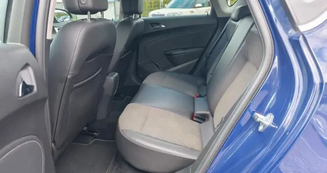 OPEL Astra 1.6 Design Edition