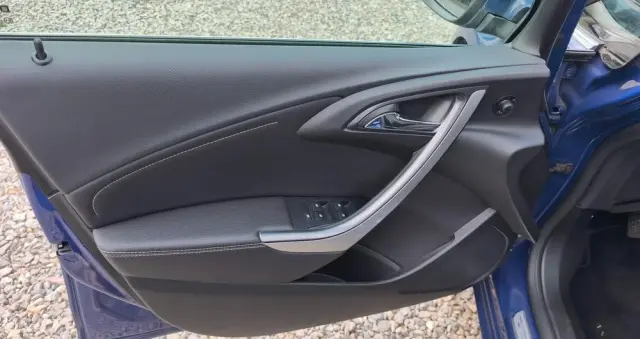 OPEL Astra 1.6 Design Edition