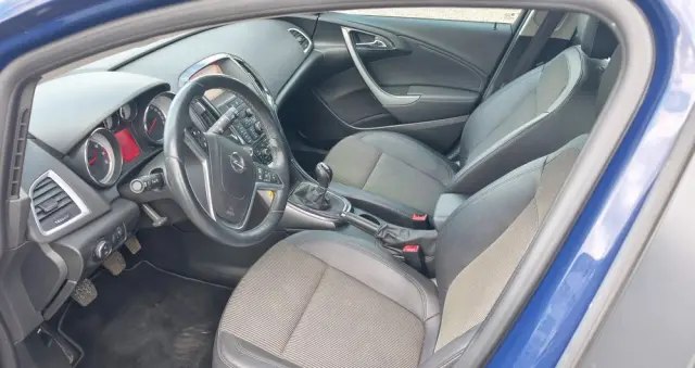 OPEL Astra 1.6 Design Edition