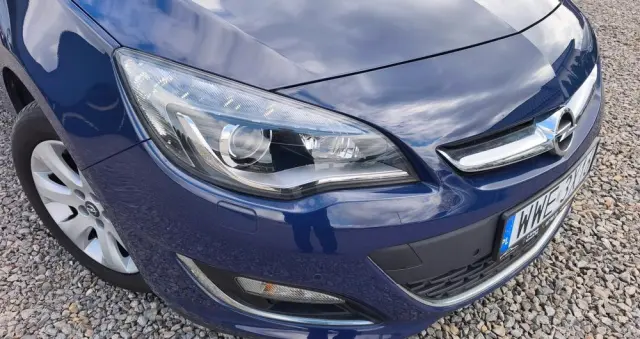 OPEL Astra 1.6 Design Edition