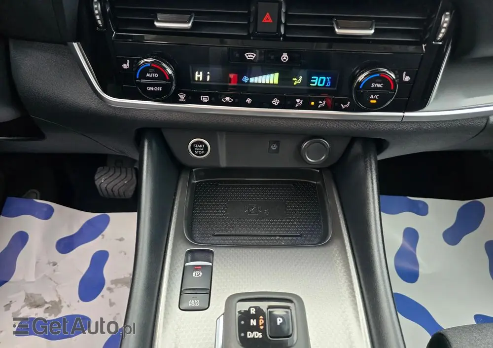 NISSAN Qashqai 1.3 DIG-T N-Connecta DCT