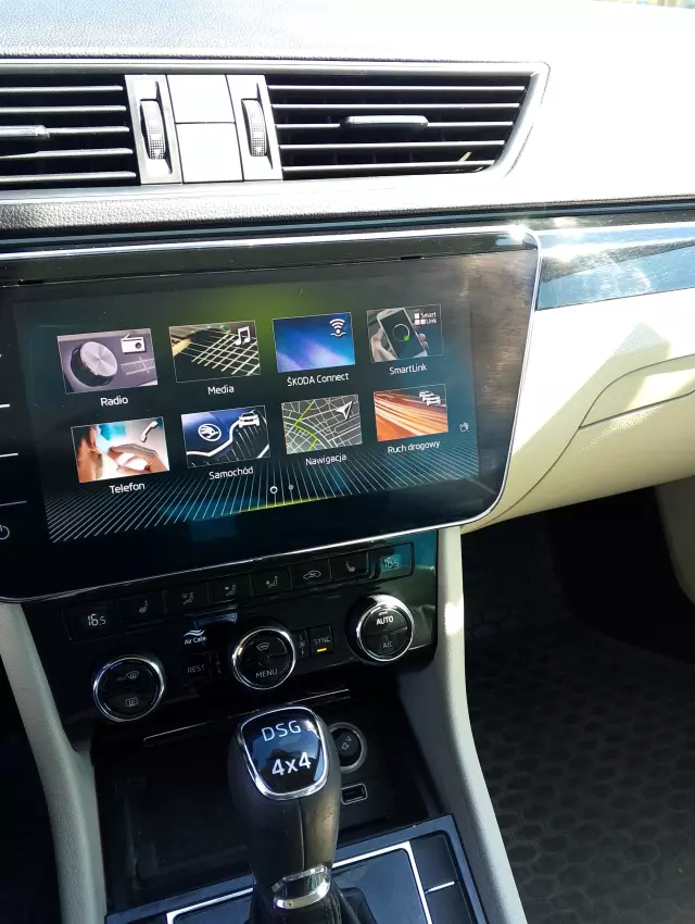 SKODA Superb Laurin & Klement 4x4 DSG