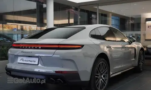 PORSCHE Panamera 