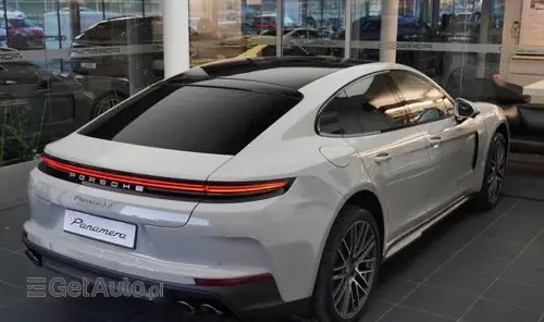 PORSCHE Panamera 