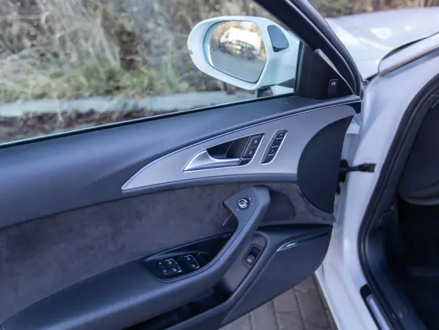 AUDI A6 Avant 2.0 TDI Ultra DPF S tronic