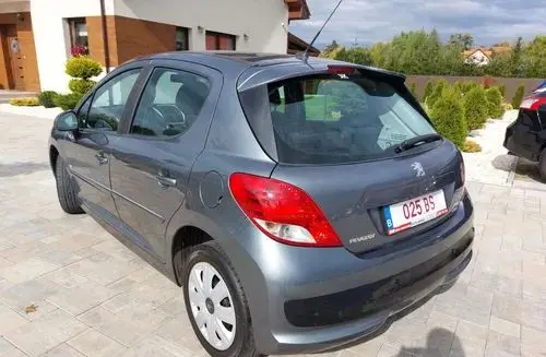 PEUGEOT 207 