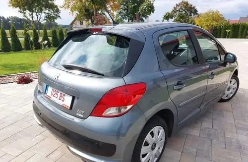 PEUGEOT 207 