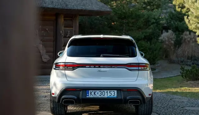 PORSCHE Macan 