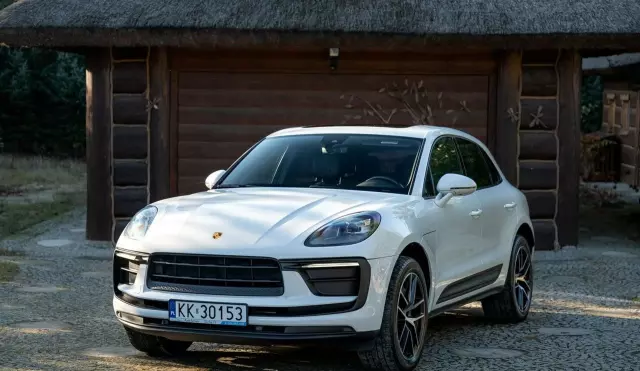 PORSCHE Macan 