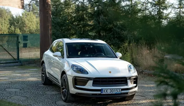 PORSCHE Macan 