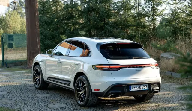 PORSCHE Macan 