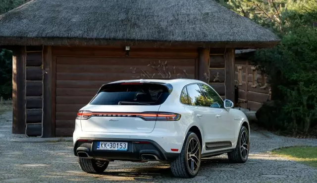 PORSCHE Macan 