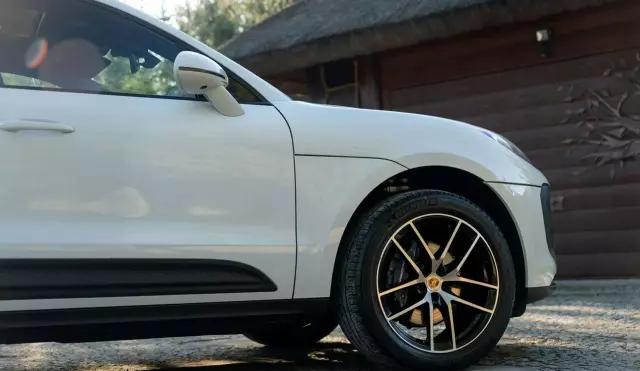 PORSCHE Macan 