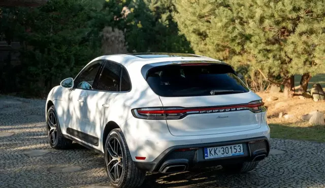 PORSCHE Macan 