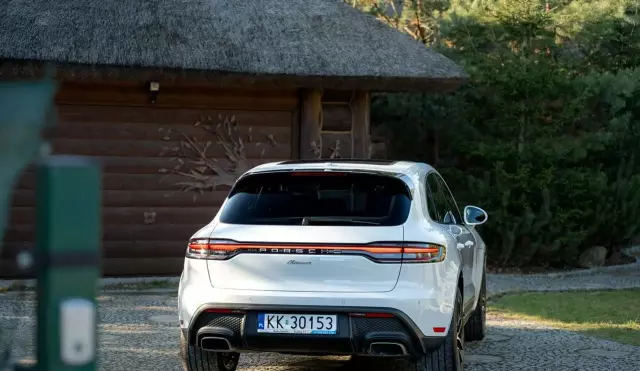 PORSCHE Macan 
