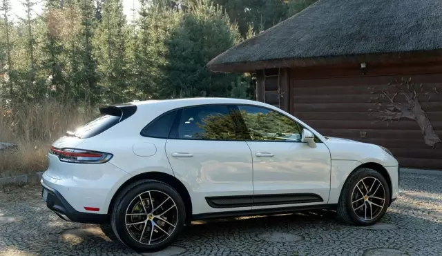 PORSCHE Macan 