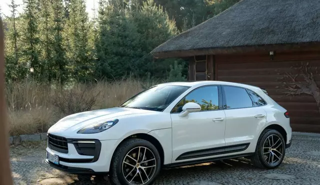 PORSCHE Macan 