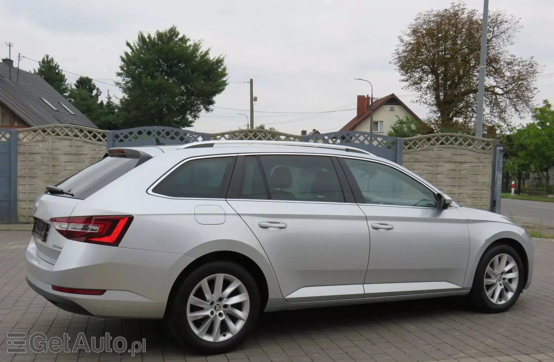 SKODA Superb 