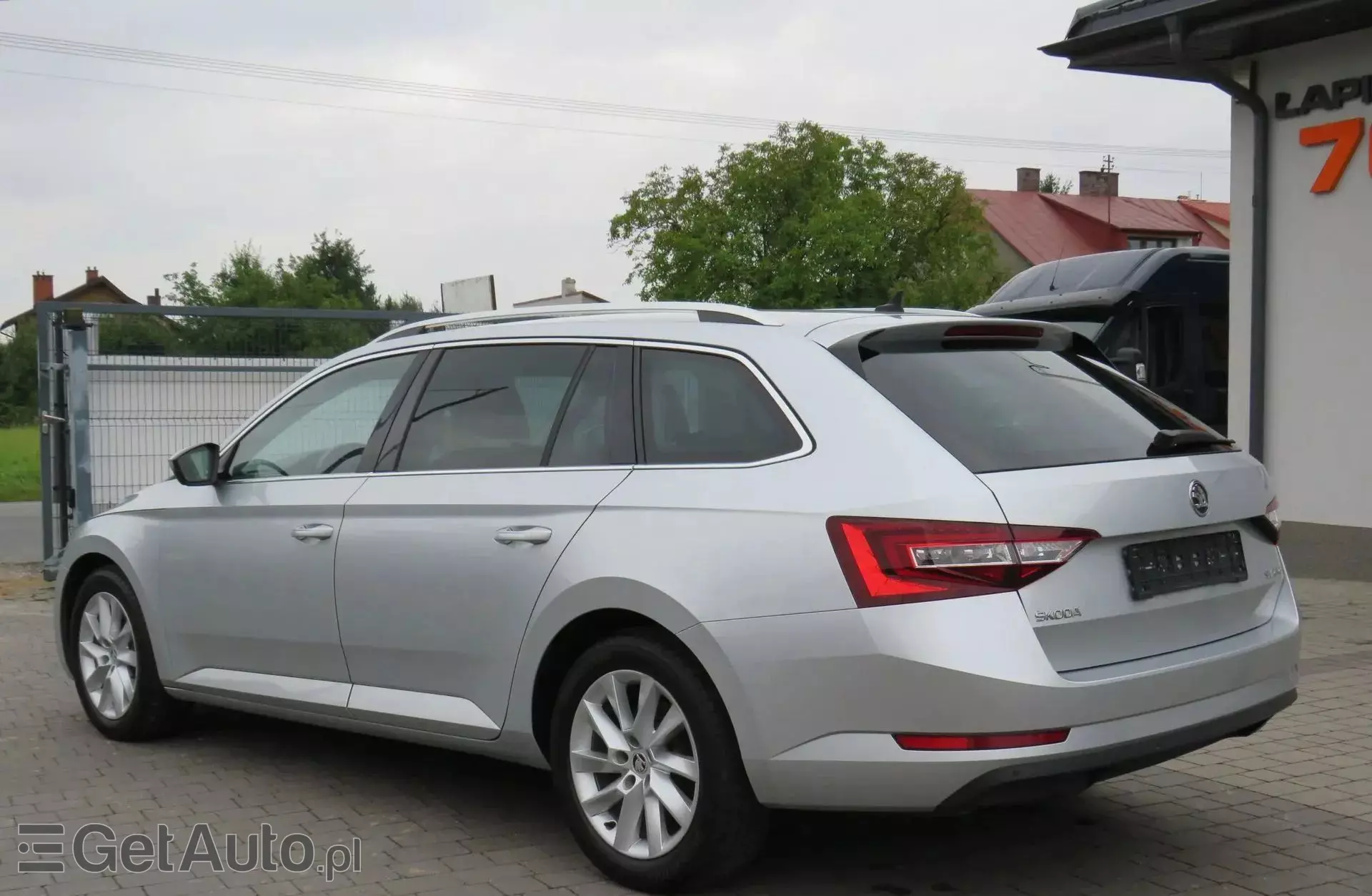 SKODA Superb 